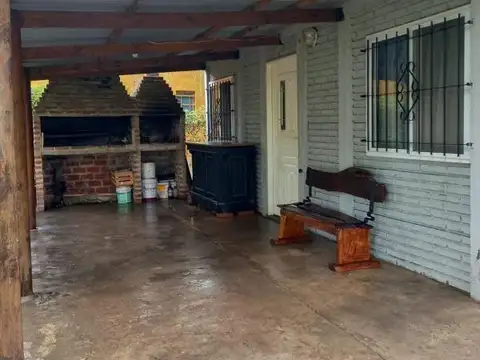 Casa en venta - 3 Dormitorios 2 Baños - Cochera - General Belgrano