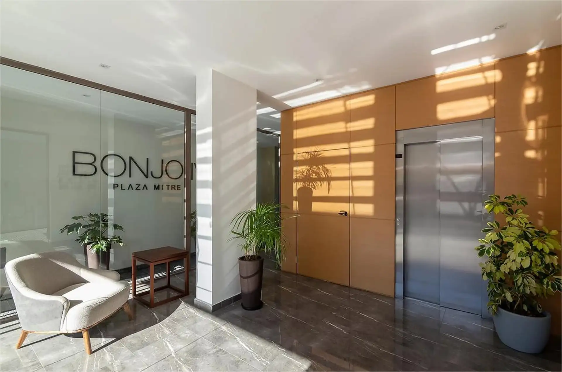 Departamento 2 amb a estrenar con balcón y cochera — Plaza Mitre
