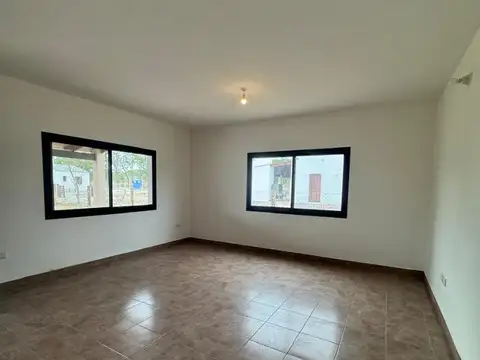Casa 4 ambientes con 2 baños