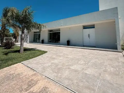 Oportunidad De Casa en Venta en Country Aires Del Llano 