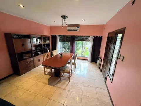 Casa 6 ambientes con 2 baños