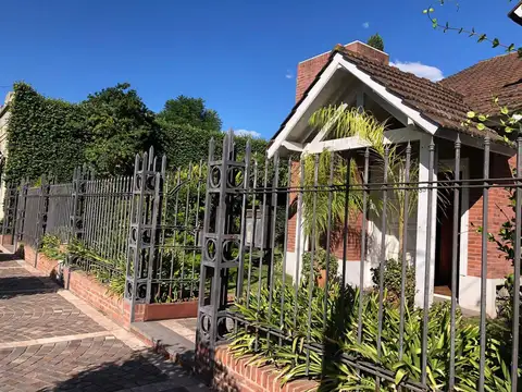 Gran casa con pileta en zona céntrica - VALOR REBAJADO