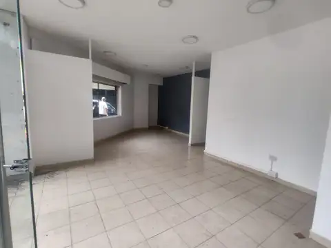 Local en Alquiler en Villa Urquiza, $ 950.000