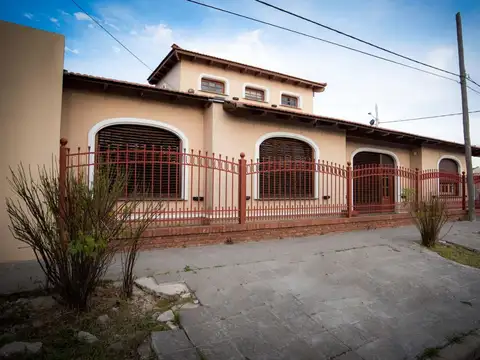 Casa 3 Dorm - 2 Baños - Garage y Patio chico