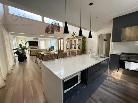 Casa 4 ambientes con 3 baños