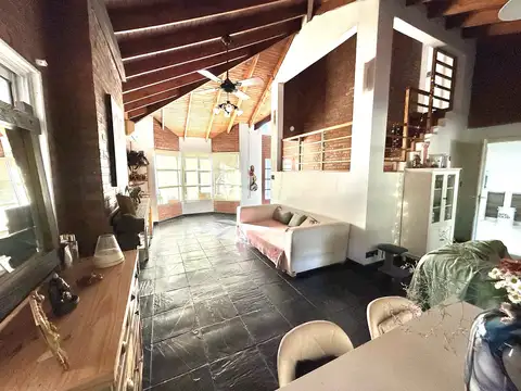 Casa en Venta con 4 cocheras