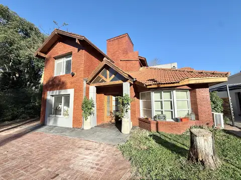 Casa En Venta de 6 Ambientes con Pileta en Club de Campo El Carmen Barrio Cerrado Hudson