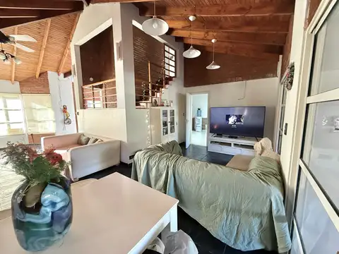 Casa 6 ambientes con 2 baños