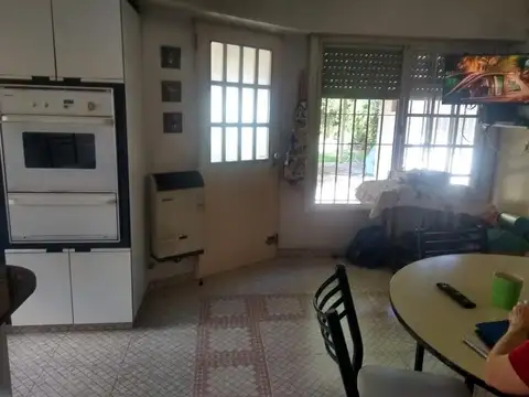 Casa 5 ambientes con 4 baños