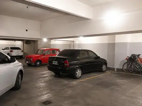 cochera muy bien ubicada  - en planta baja - cómodo acceso -