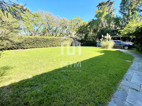 Casa en Venta con 2 cocheras