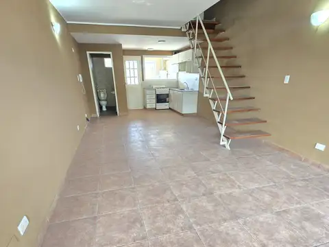 Depto Tipo Casa en Alquiler de 2 dormitorios