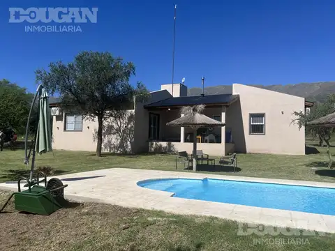 Casa 5 ambientes con 2 baños