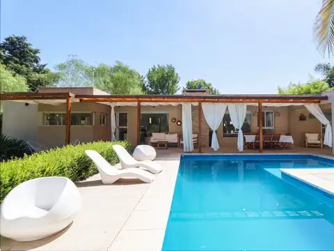 Los 33 Orientales 2100