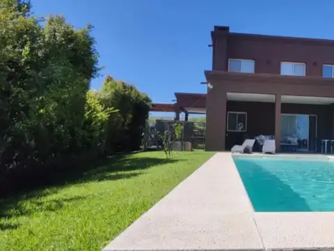 Venta Casa en El Canton - Norte a la Laguna