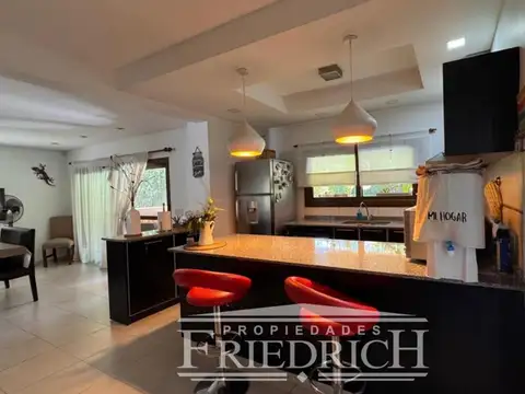 Casa en Venta con 6 cocheras