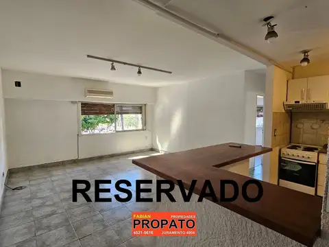 Amplio depto de 3 ambientes todo al frente en un 1° piso por escalera, baño completo y toilette 