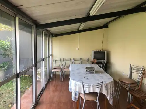 Casa 2 ambientes con 2 baños