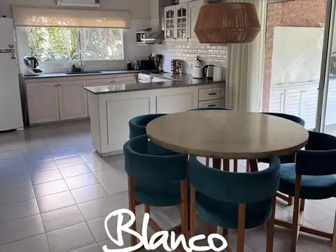 Casa 7 ambientes con 4 baños