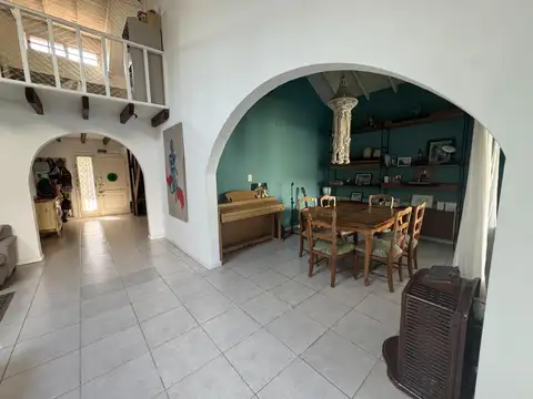 Casa en Venta con 3 cocheras