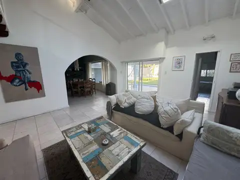 Casa 5 ambientes con 3 baños