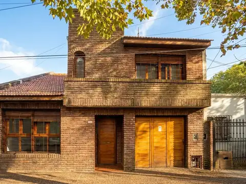 OPORTUNIDAD VENTA CASA FLORENCIO VARELA CENTRO 5 AMBIENTES COCHERA