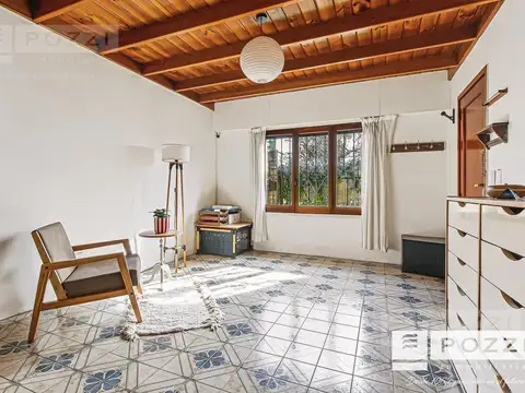 Casa 6 ambientes con 2 baños