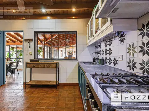 Casa en Venta con 4 cocheras
