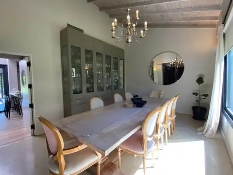 Casa 5 ambientes con 4 baños