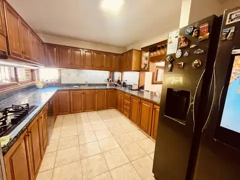 Casa en Venta con 4 cocheras