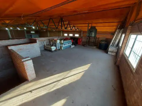 Galpon en Venta 82  mts Fondo