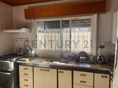VENTA CASA 3 AMBIENTES BERAZATEGUI CON COCHERA