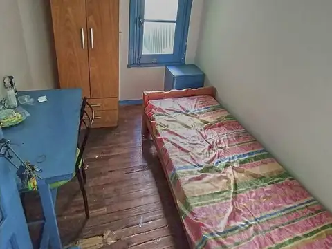 Casa 14 ambientes con 2 baños