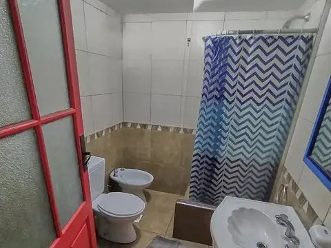 Casa al Frente. Montevideo 1000 c/Fondo Comercio Residencia Estudiantil