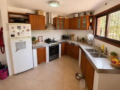 Venta Chalet 4 Ambientes en Doble Lote con quincho y pileta