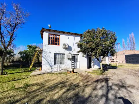 Casa 6 ambientes con 2 baños