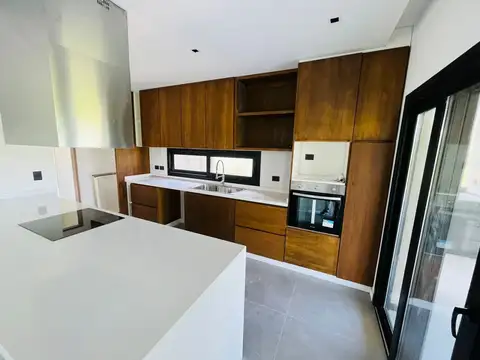 Casa en Venta en El Cazal, USD 400.000