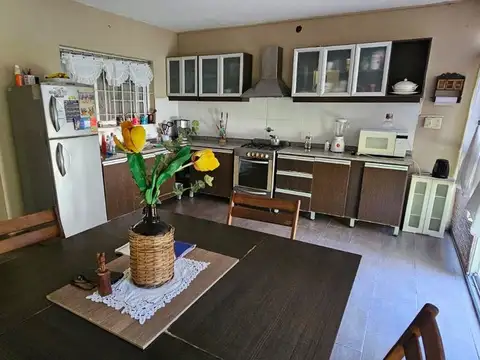 Casa 5 ambientes con 1 baño