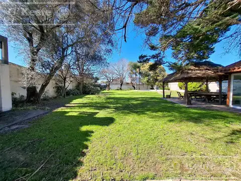 VENTA - Casa Quinta sobre lote de  3862m2 - Platanos, Berazategui - zona sur