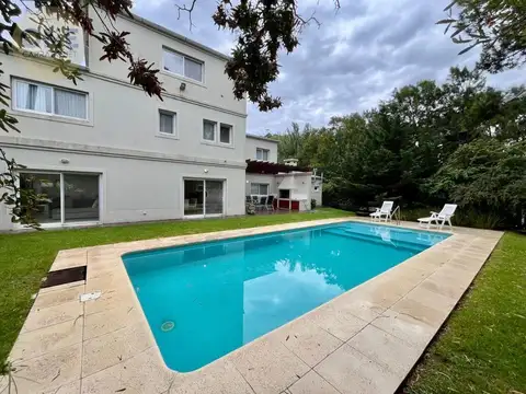 Casa en Alquiler Temporal con 1 cochera