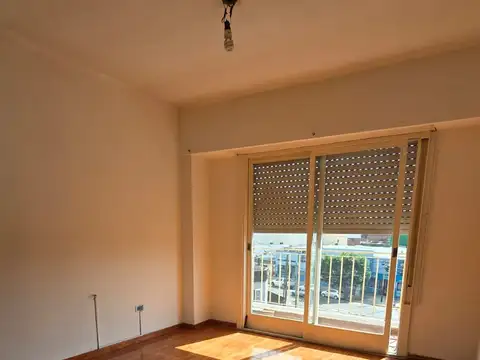 Italia 3800, Piso 1
