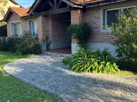 CASA EN VENTA EN BARRIO CERRADO LA BARRA 4 AMBIENTES