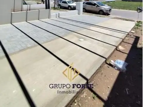 Casa en Venta con 4 cocheras