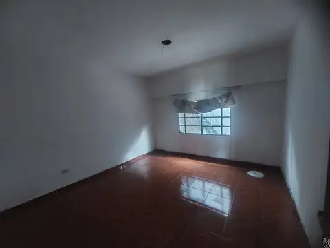 Casa 5 ambientes con 1 baño