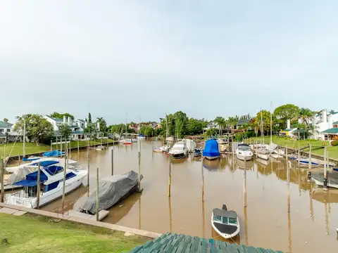 Imperdible dormy en Marina del Sol con cochera y amarra en alquiler, en excelente estado.