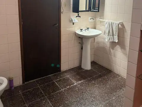 Casa en Alquiler con 2 cocheras