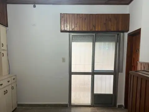 Casa 7 ambientes con 2 baños