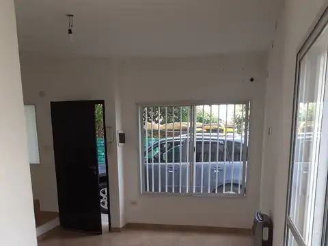 Depto Tipo Casa en Alquiler de 2 dormitorios