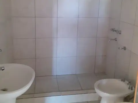 Depto Tipo Casa en Alquiler con 2 cocheras