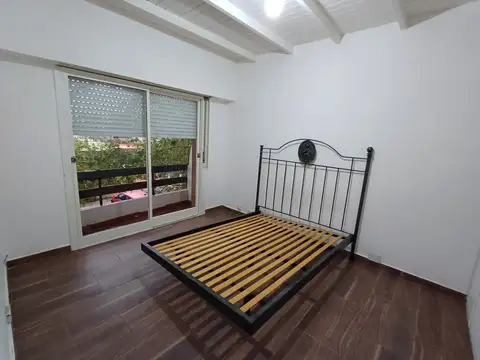 PH de 3 ambientes con patio. Dormitorio. Balcon. Entrepiso. SIN EXPENSAS. Posesion inmediata